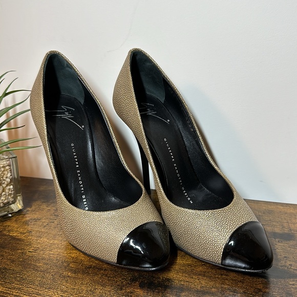 Giuseppe Zanotti Stiletto Pumps - Picture 2 of 12